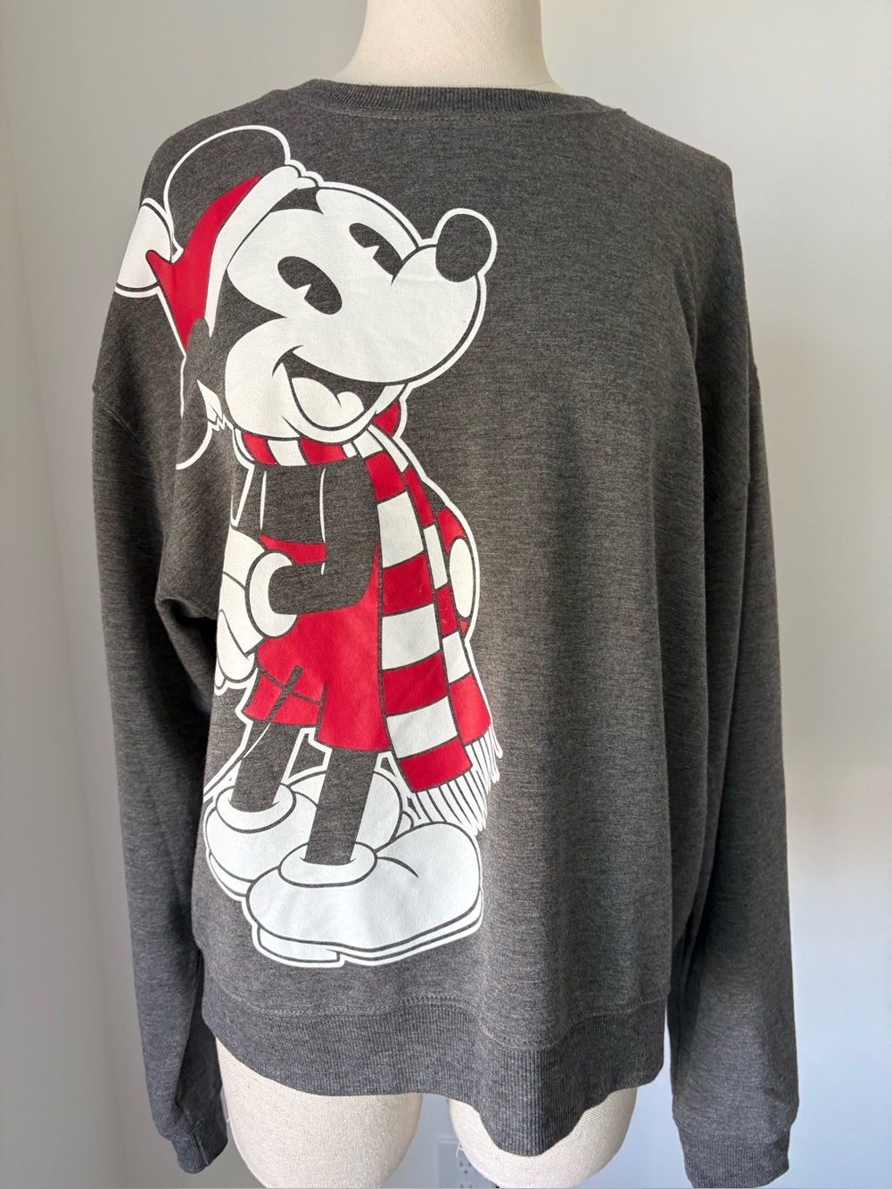 Disney Mickey Winter theme Crewneck Sweatshirt Women’s Large